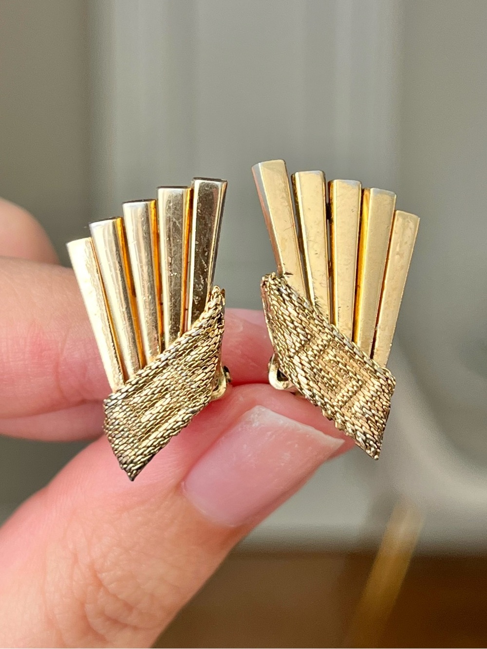 Authentic Vintage Dior 1969 Fan Mesh Tassel Retro Gold-Tone Clip-On Earrings